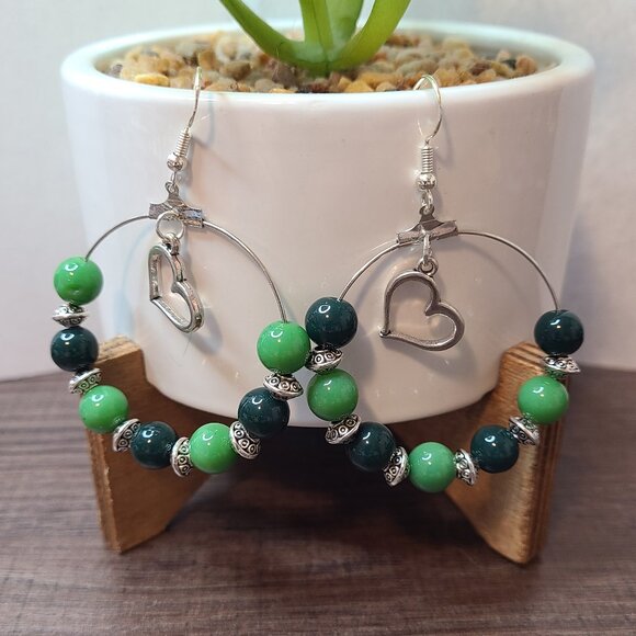 Handcrafted‎ Green Beads w/Spacers Dangle Drop Earrings NEW Ladies Fashion Event - Picture 1 of 4